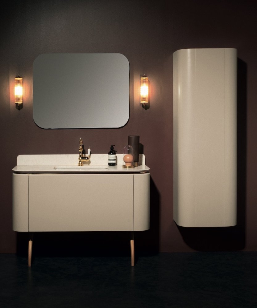 Koupelnový nábytek Gaia Mobili Demodé se zaoblenými stranami. Moderní italská skříňka s velkou centrální zásuvkou a dvěma bočními dvířky, elegantní design pro luxusní koupelnu