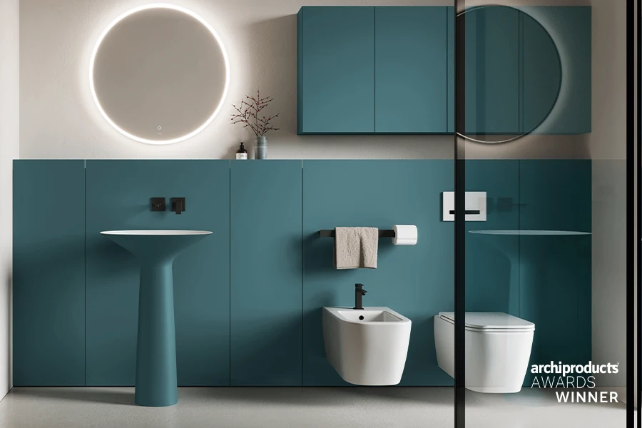 Minimalistická koupelnová sestava Wall od Ideagroup v matném bílém laku. Čisté linie, bezúchytkové otevírání, závěsná skříňka s integrovaným umyvadlem, nadčasový italský interiér.