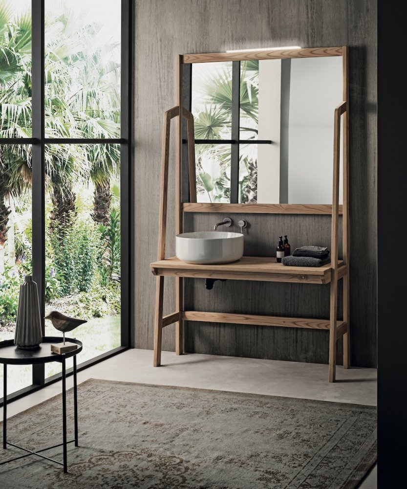 Minimalistický koupelnový nábytek Gaia Mobili Area v bílém matném laku. Čisté geometrické linie, závěsná skříňka bez úchytek a moderní designová koupelna v italském stylu.